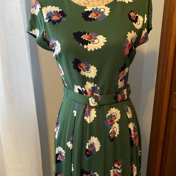 Beautiful Green Boden Knit dress - Picture 2 of 8